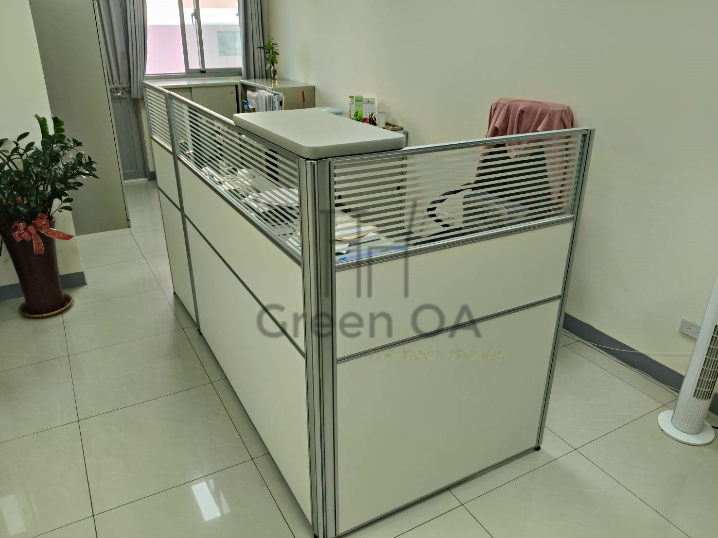 2.5屏風(132高)+櫃檯板1