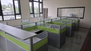 2.5屏風(112高)+主桌+側桌+ABS中抽+活動櫃+櫃檯板+N1職員椅4