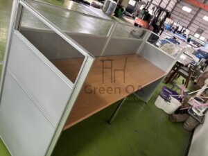 2.5屏風(122高)+主桌+ABS中抽1