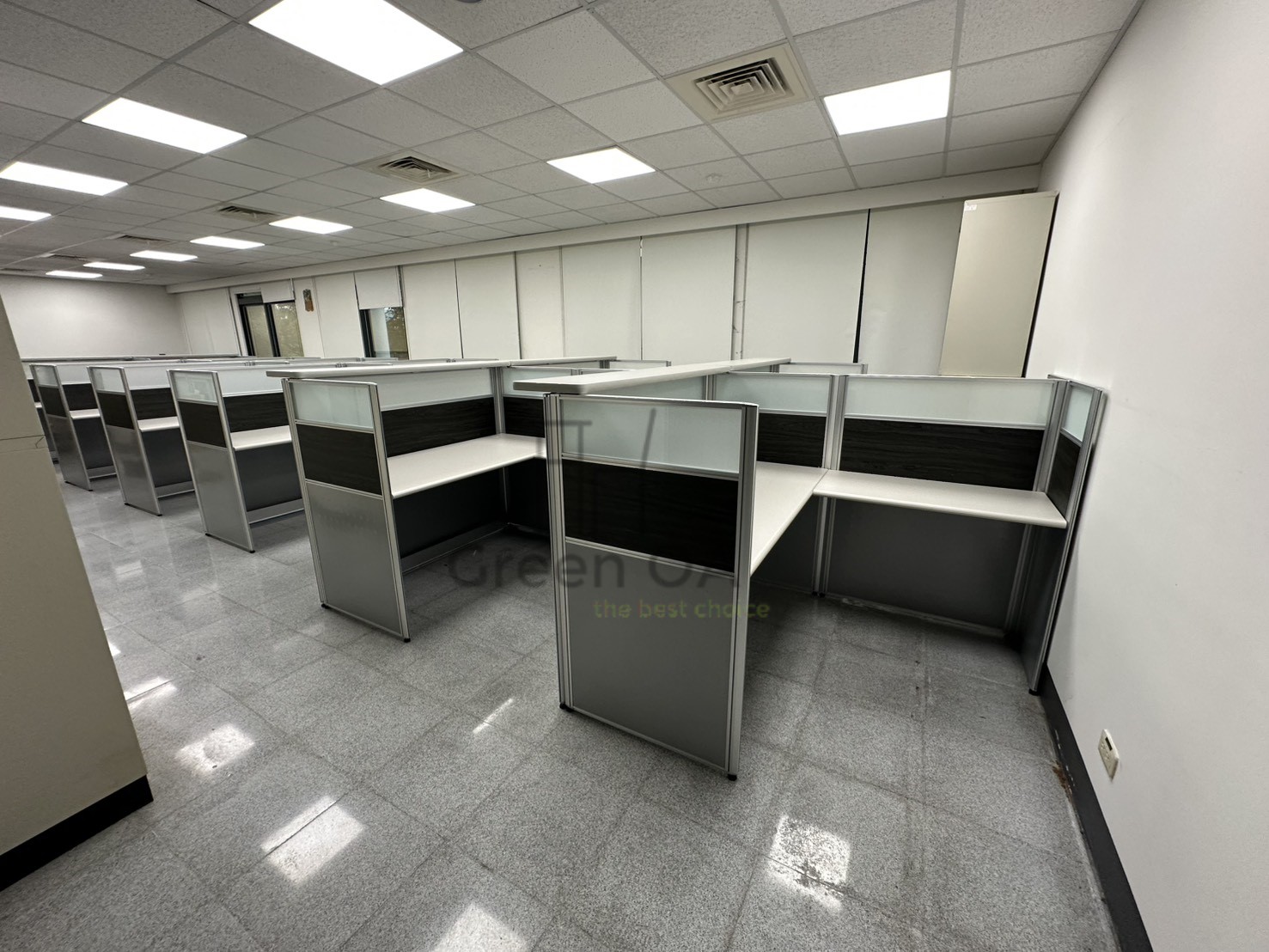 2.5屏風(122高)+主桌+側桌+櫃檯板2