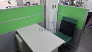 2.5屏風(132高)+CD辦公桌1