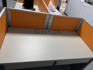 2.5屏風(102高)+主桌+鋼製中抽無鎖1