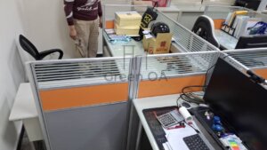 2.5屏風(112高)+側桌+吊櫃+4尺鐵拉門公文櫃