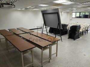 洽談桌+洽談椅+黑皮折合椅+折合桌+單面磁性白板+斜放架1