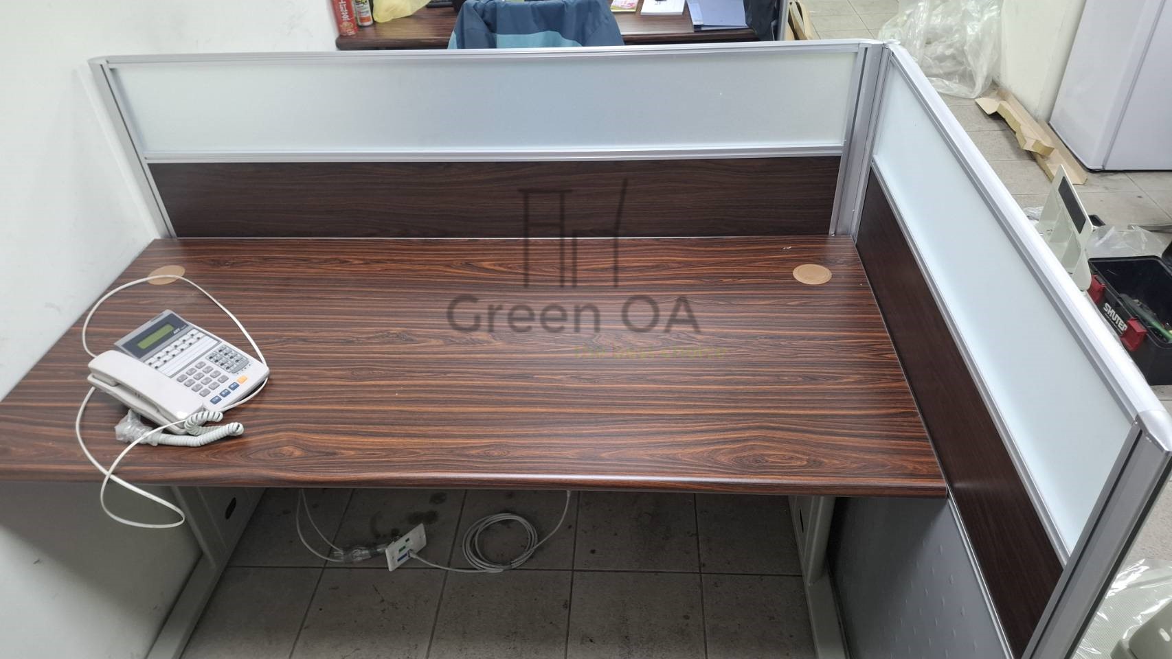 2.5屏風(112高)+CD辦公桌(胡桃桌面)