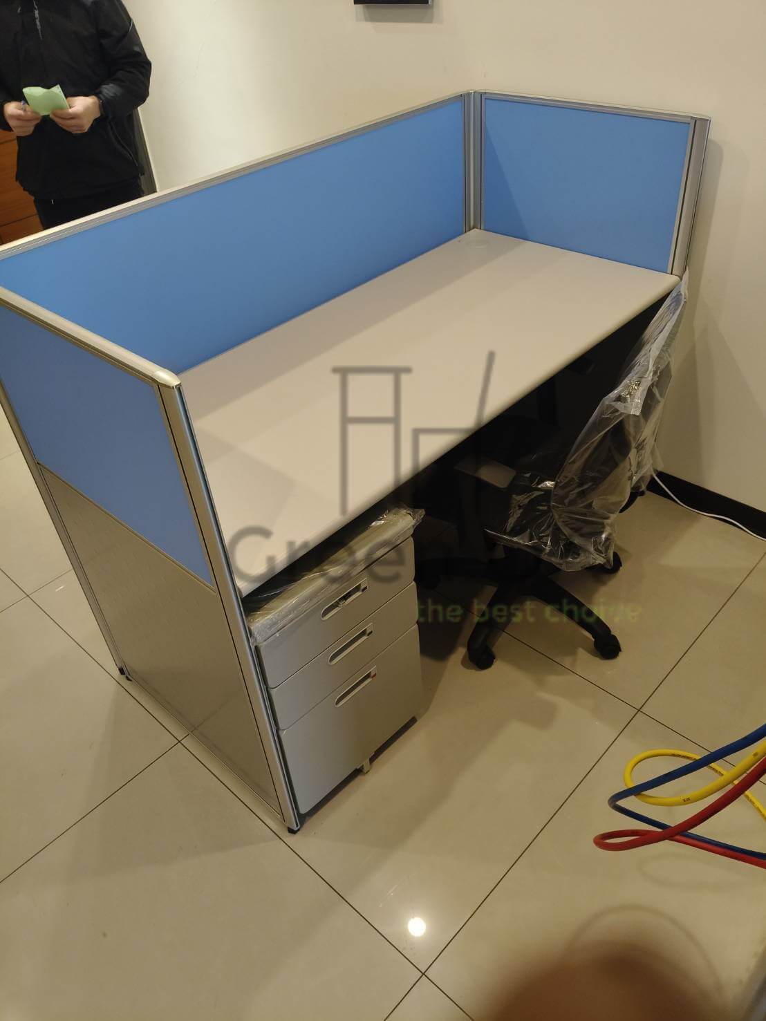 2.5屏風(112高)+主桌+活動櫃+辦公椅1