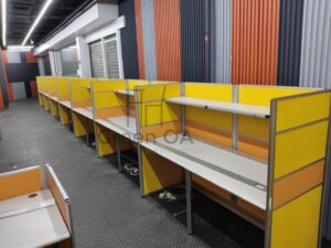 2.5屏風(142高)+主桌+櫃檯板