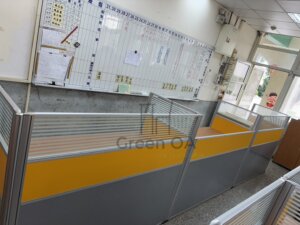 2.5屏風(97高+122高)+木紋主桌+鋼製中抽有鎖+活動櫃