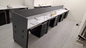 SQU辦公桌+ABS中抽+黑色活動櫃+懸吊式桌上屏1