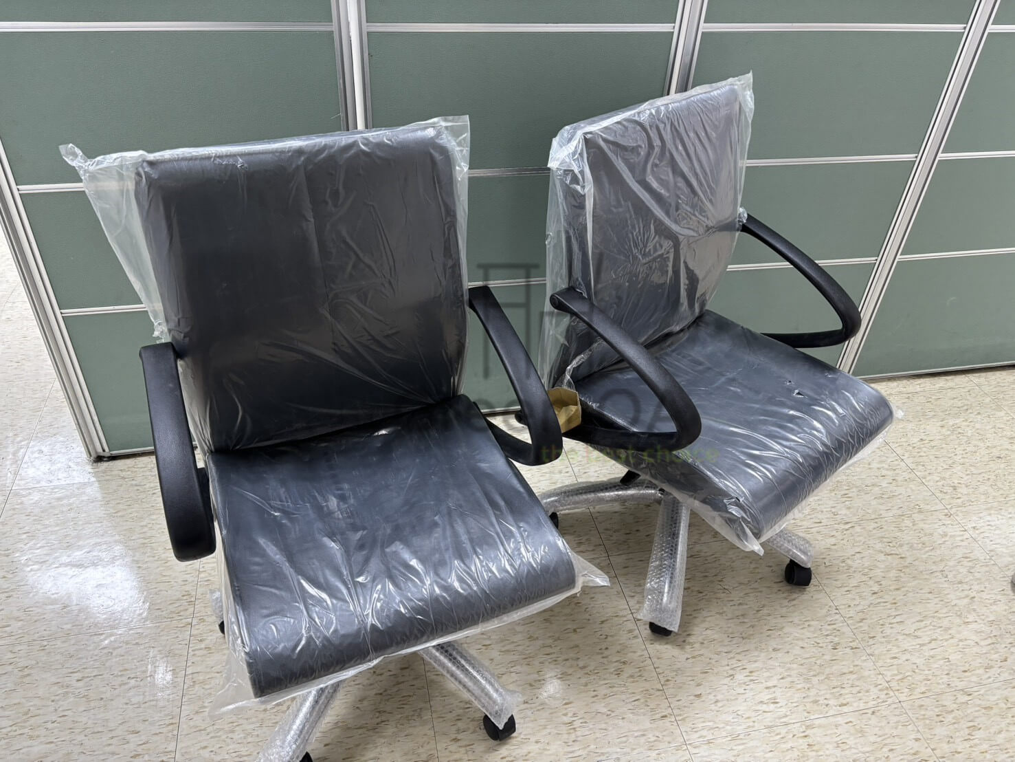 黑皮辦公椅有扶手