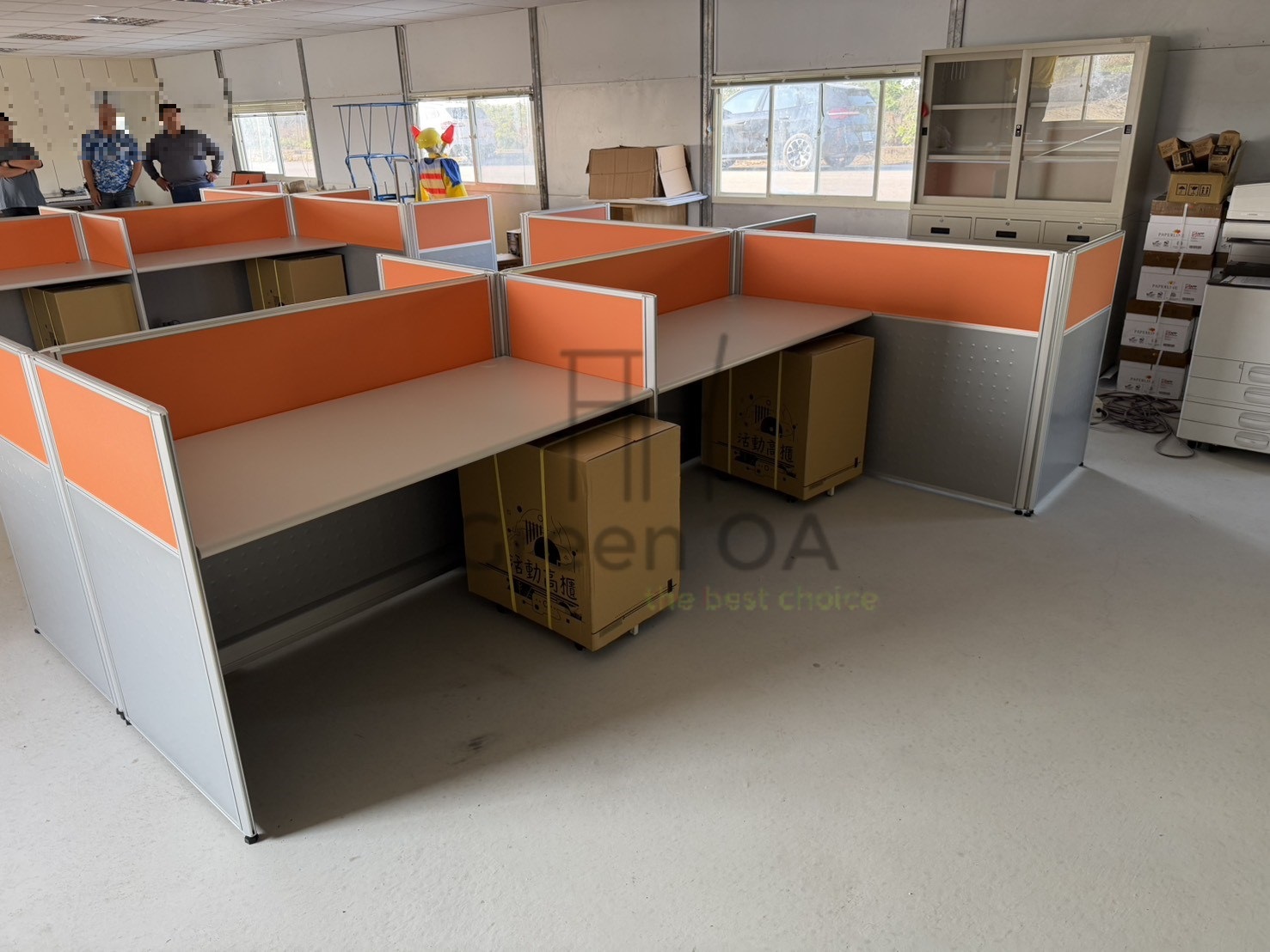 2.5屏風(102高)+主桌+活動櫃4