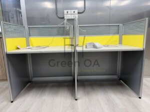 2.5屏風(112高)+平條主桌+三角線槽盒