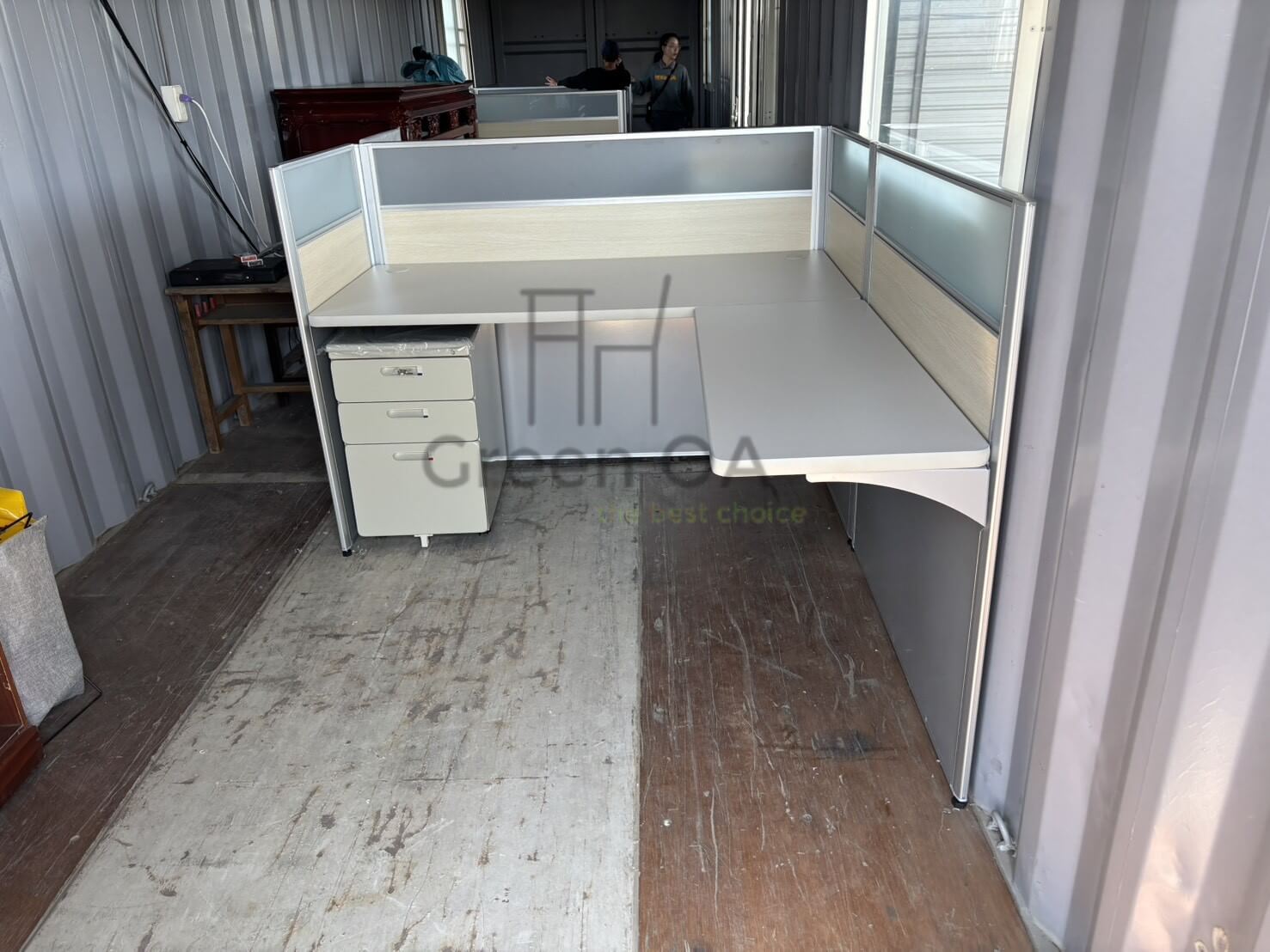 2.5屏風(112高)+平條桌板+平條側桌板+活動櫃1