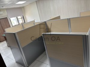 2.5屏風(122高)+主桌+側桌+鋼製中抽有鎖+活動櫃+櫃檯板1