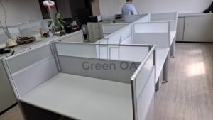 2.5屏風(122高)+主桌+活動櫃+三角線槽盒8