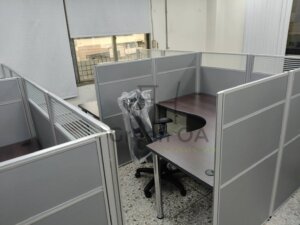 2.5屏風(132高)+L型胡桃色桌板+活動櫃4