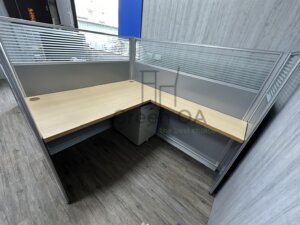 2.5屏風(132高)+淺木紋直角桌板+淺木紋側桌板+活動櫃2