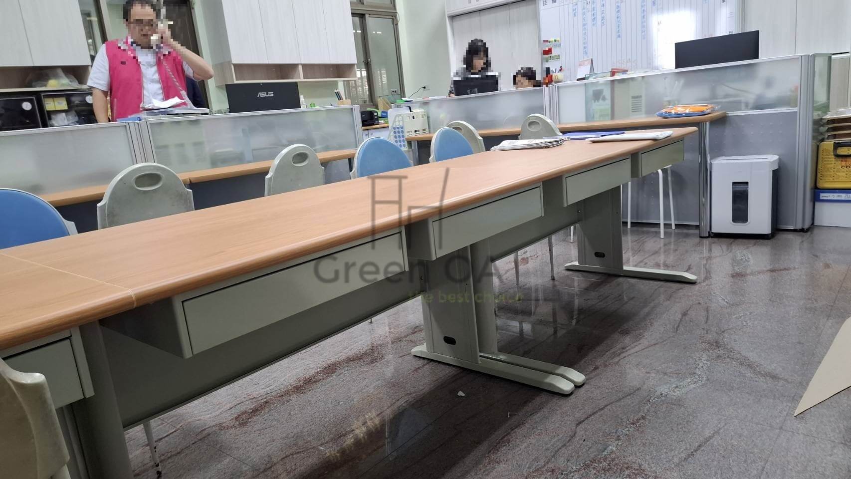 CD辦公桌+鋼製中抽無鎖