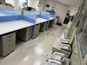 2.5屏風(112高)+主桌+活動櫃3