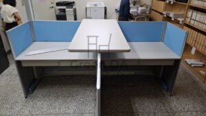 2.5屏風(112高)+櫃檯板1
