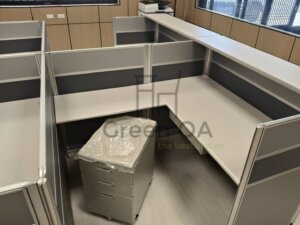2.5屏風(112高)+主桌+側桌+鋼製中抽無鎖+活動櫃+櫃檯板2