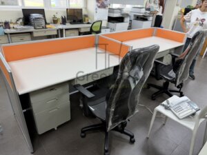 2.5屏風(92高)+主桌+鋼製中抽無鎖+活動櫃+職員椅