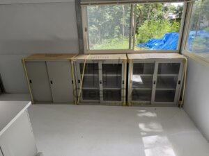 3尺上玻璃+下鐵拉公文櫃1