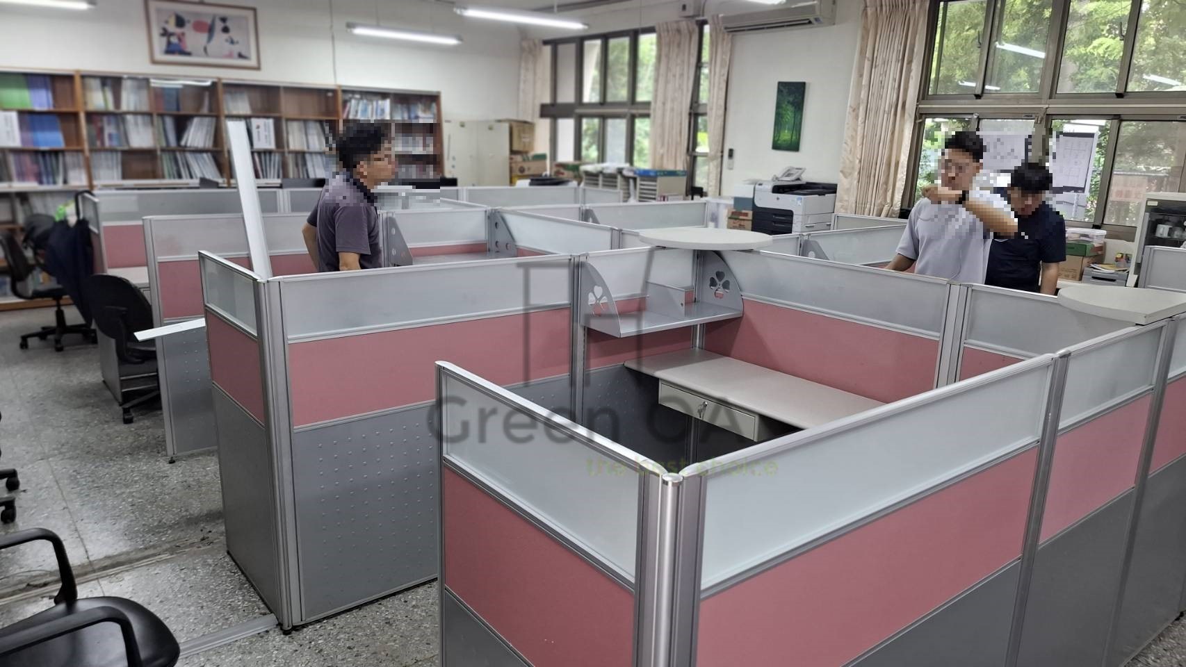 2.5屏風(122高)+主桌+鋼製中抽有鎖+書架1